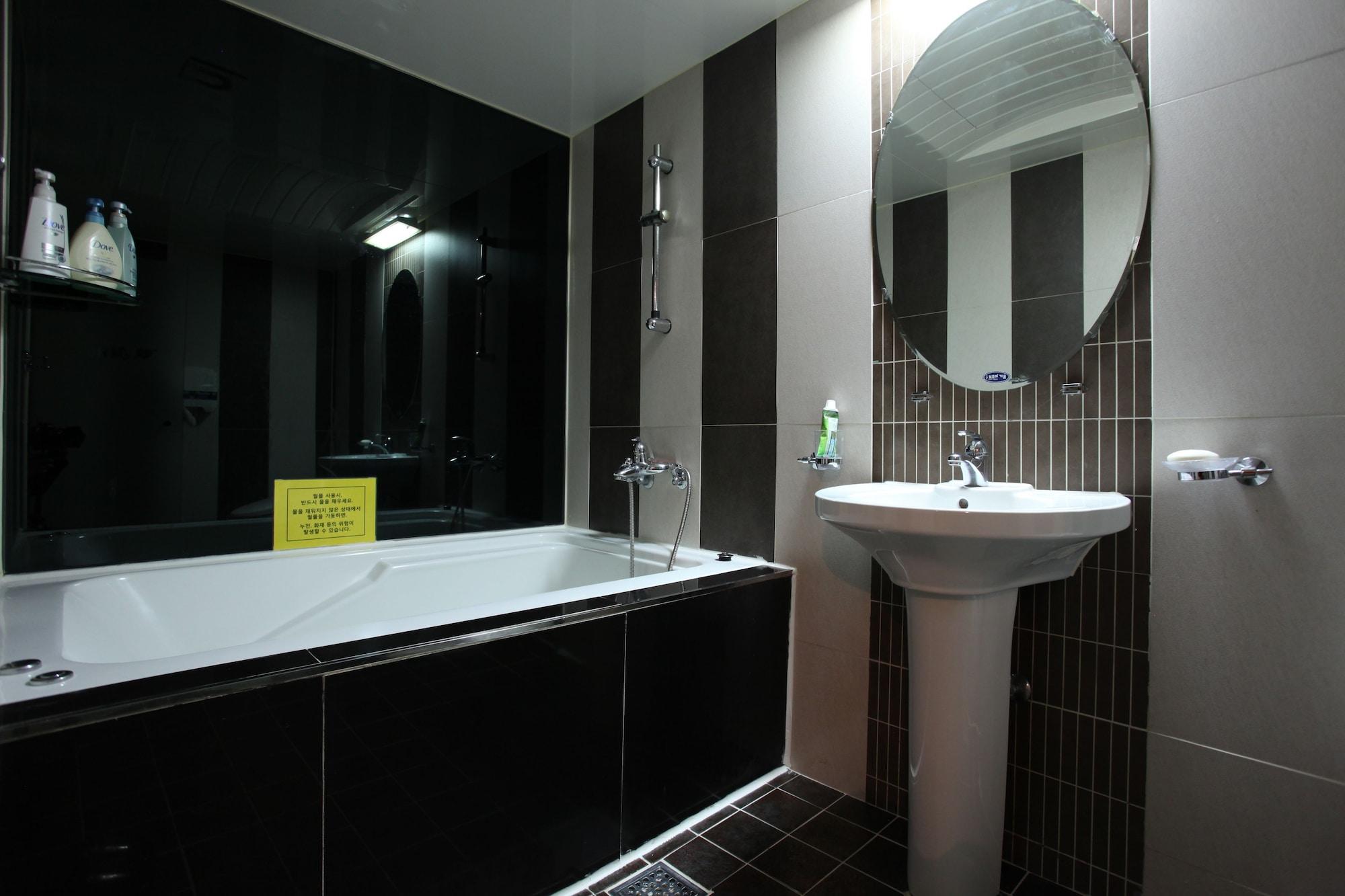 M Motel Songtan Pyeongtaek Bagian luar foto